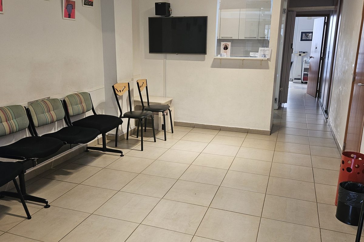 Sala de espera del consultorio de la sede Belgrano